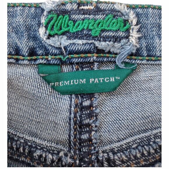 Wrangler Ultra Low Rise Stretch Boot Leg Flare Jeans Size 9/10 Bohemian Denim - Picture 9 of 11